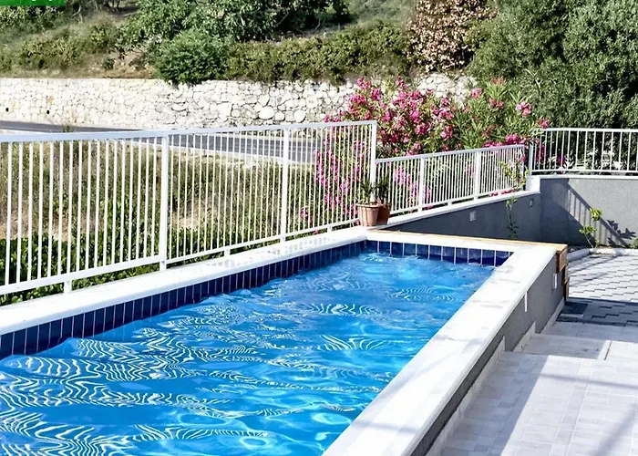 别墅 Nika-five Bedroom With Pool