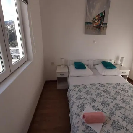 Nika-five Bedroom With Pool