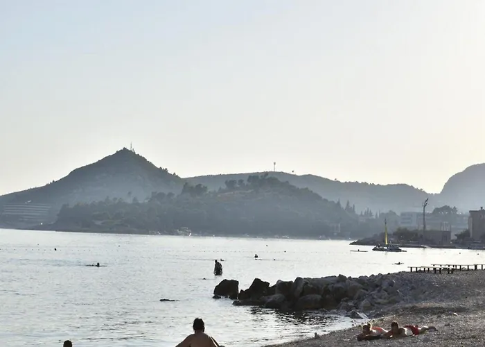 Nika-five Bedroom With Pool Mlini