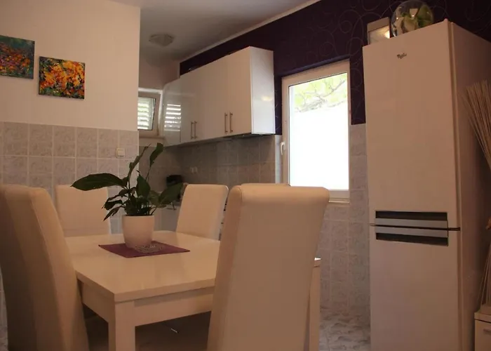 Willa Nika-five Bedroom With Pool *